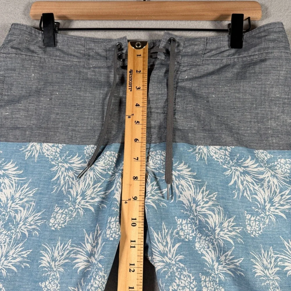 TravisMathew Mens Pineapple Board Shorts Grey Blue White Size 32 9in Inseam